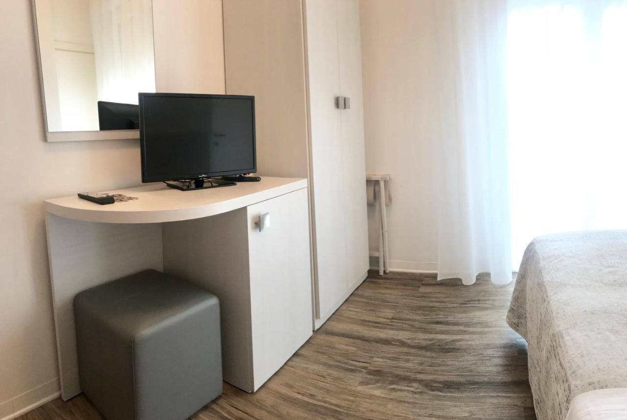 Hotel Nelson Rimini Esterno foto
